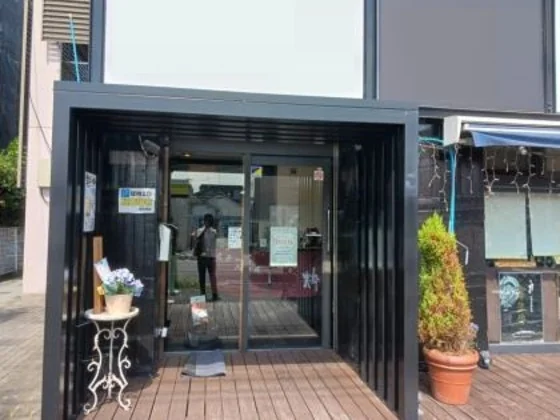 ダイニングバーの居抜き物件のエントランス