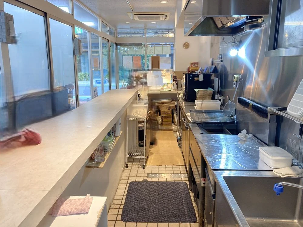 テイクアウトの居抜き物件の厨房