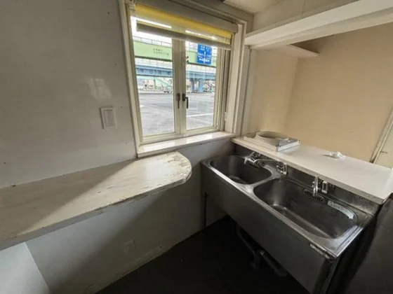 テイクアウトの居抜き物件の内装