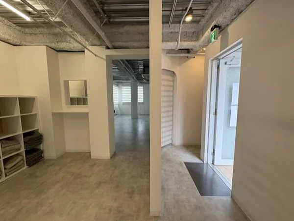 入谷の居抜き店舗の内装