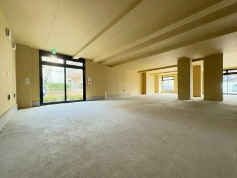 貸店舗(スケルトン)の内装