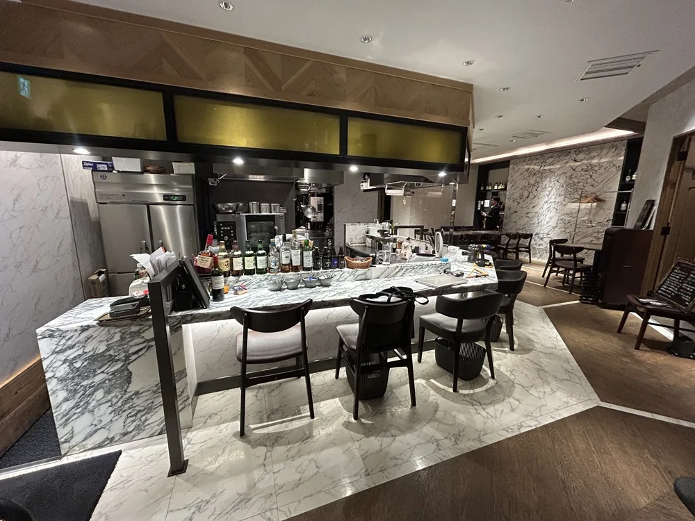 半蔵門のビストロ・洋食居抜きの内装