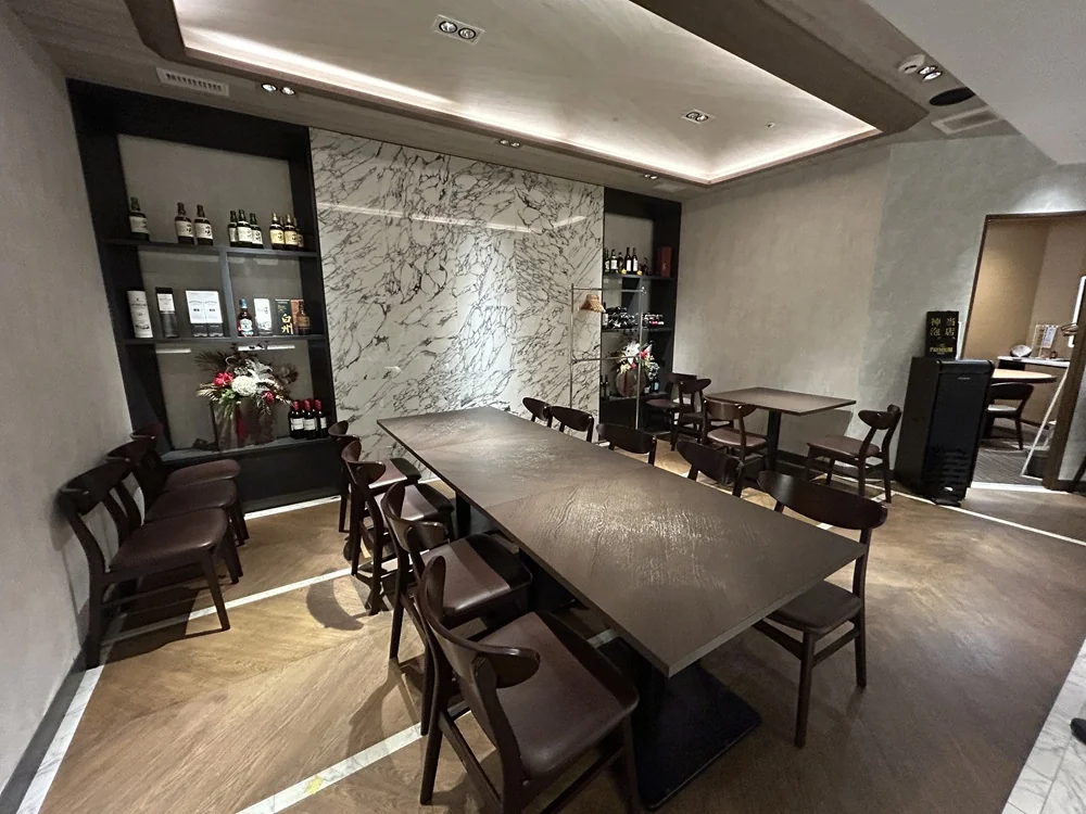 半蔵門のビストロ・洋食居抜きの内装