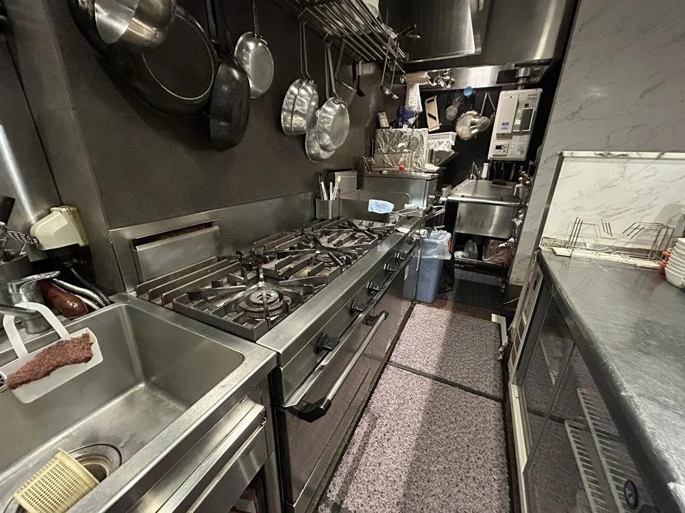 半蔵門のビストロ・洋食居抜きの厨房