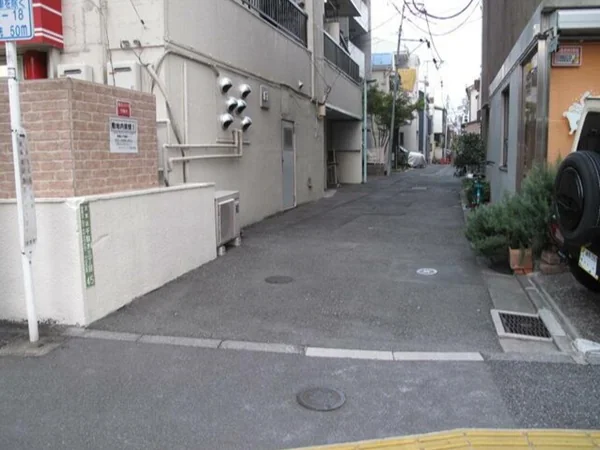 千駄木のスケルトン物件の外観