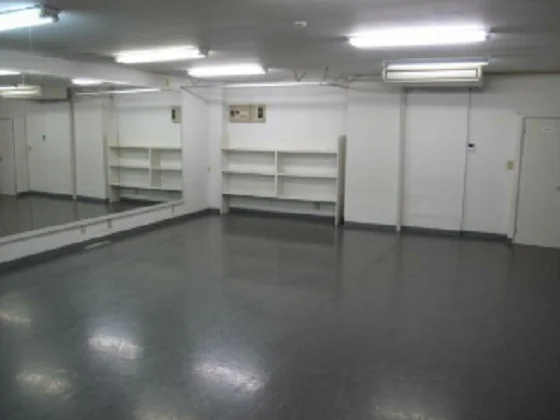 千駄木のスケルトン物件の内装