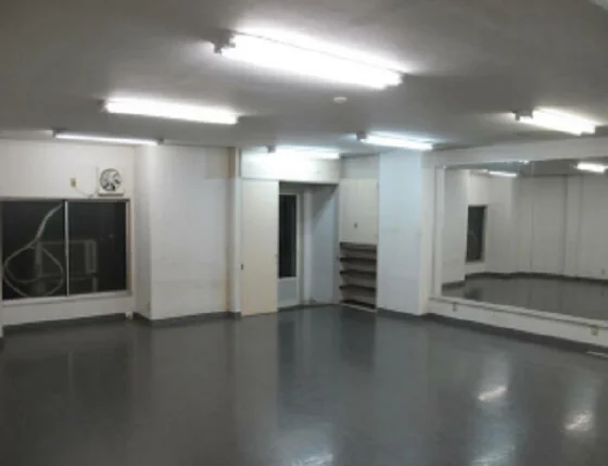 千駄木のスケルトン店舗物件の内装