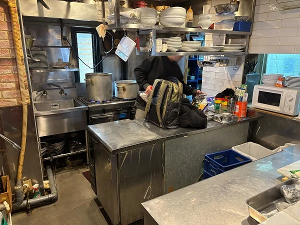 新所沢の居抜き店舗の厨房