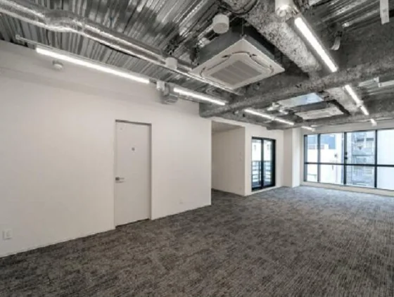 渋谷の事務所仕様店舗物件の内装