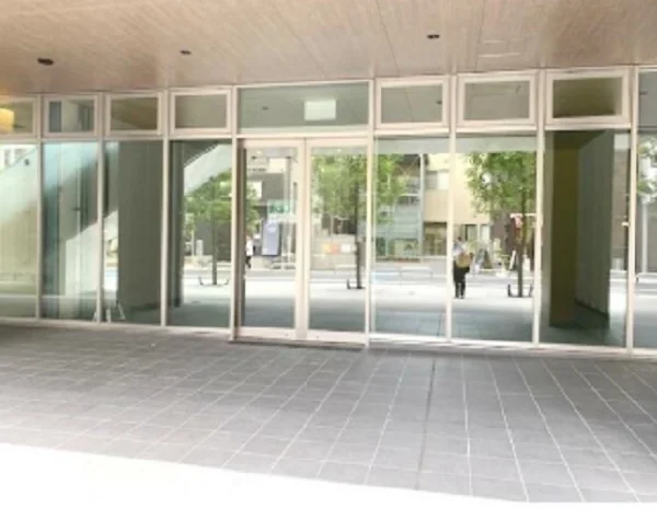 貸店舗(スケルトン)の外観