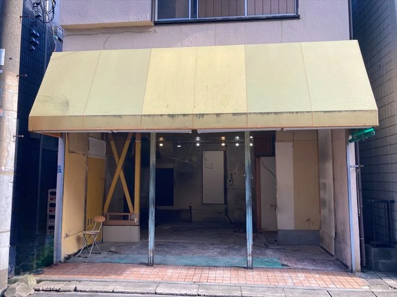 東向島のスケルトン店舗物件のエントランス