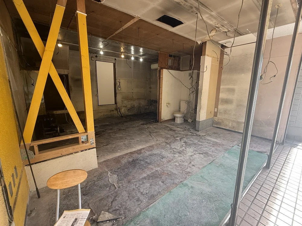 東向島のスケルトン店舗物件の内装