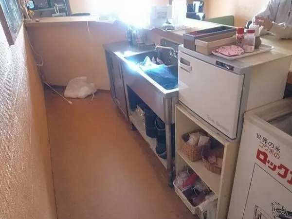 スナック・パブの居抜き物件の厨房