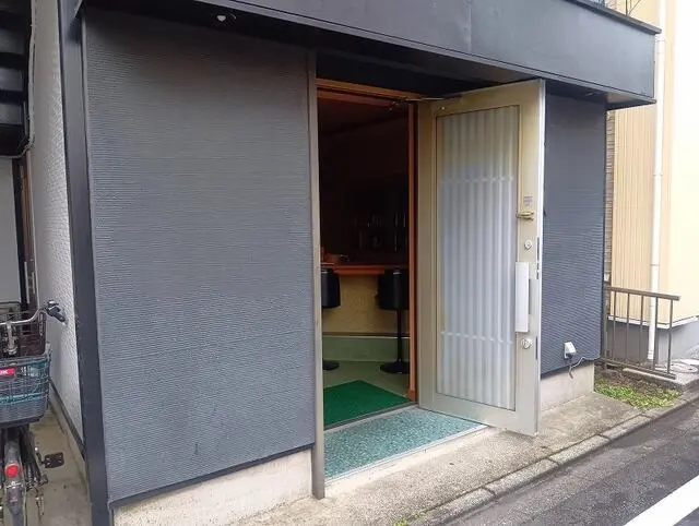 高座渋谷の居抜き店舗のエントランス