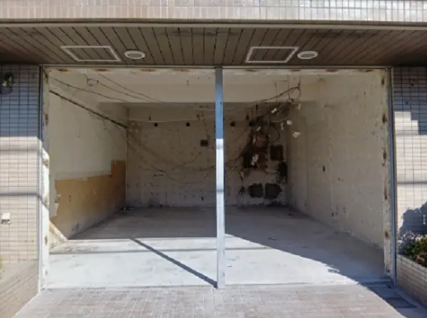 貸店舗(スケルトン)の外観