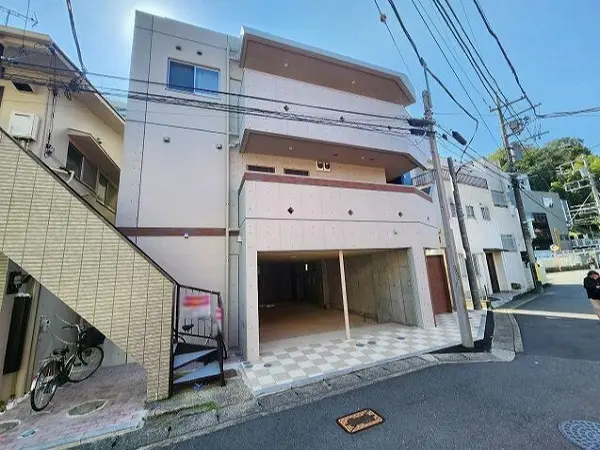 貸店舗(スケルトン)の外観