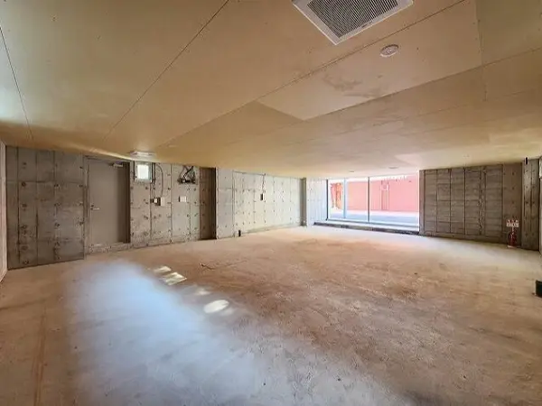 貸店舗(スケルトン)の内装