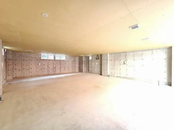 生田のスケルトン店舗物件の内装