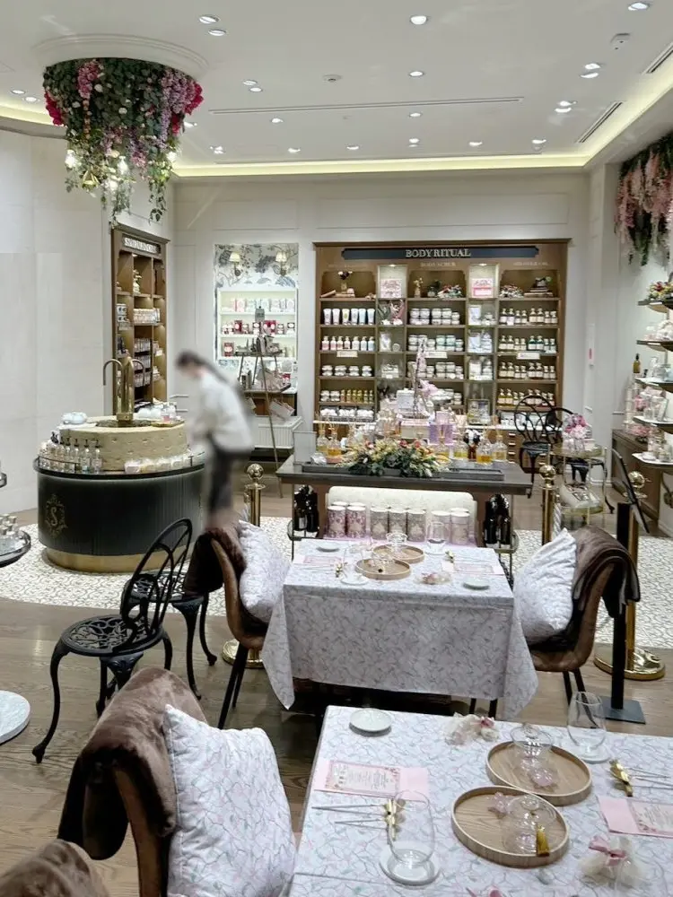 中目黒の物販居抜きの内装