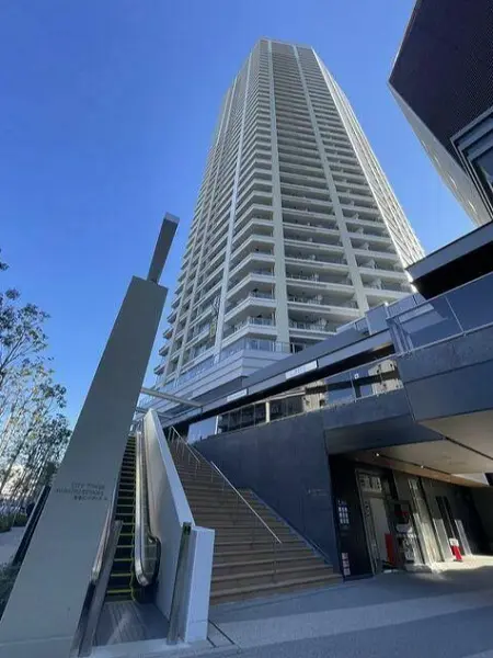 武蔵小山のスケルトン店舗物件の外観