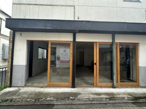 貸店舗(事務所仕様)のエントランス