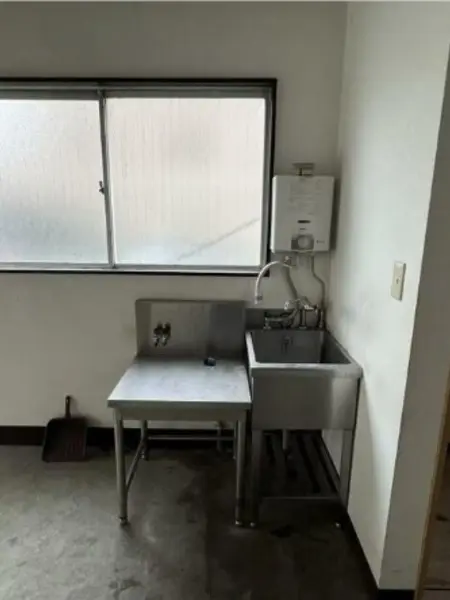 地下鉄赤塚のスケルトン店舗物件の内装