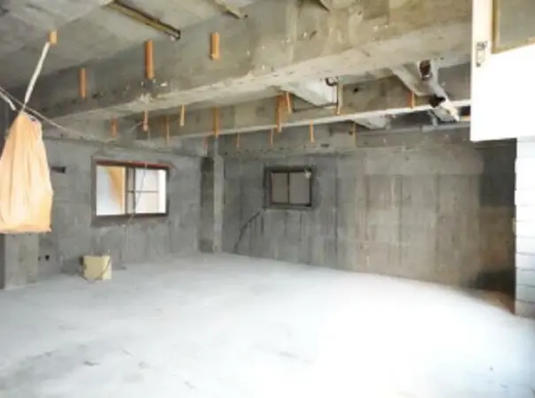 錦糸町のスケルトン店舗物件の内装