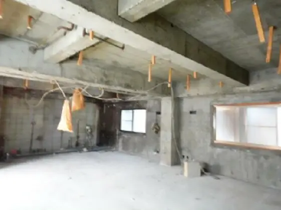 貸店舗(スケルトン)の内装