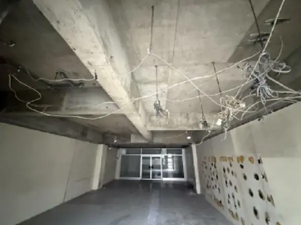 国領のスケルトン物件の内装