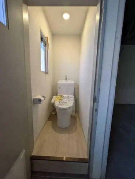 国領のスケルトン物件のトイレ