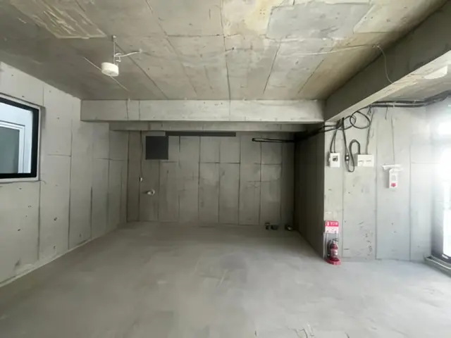 貸店舗(スケルトン)の内装