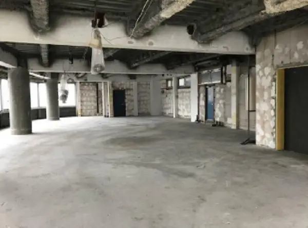 松戸のスケルトン店舗物件の内装