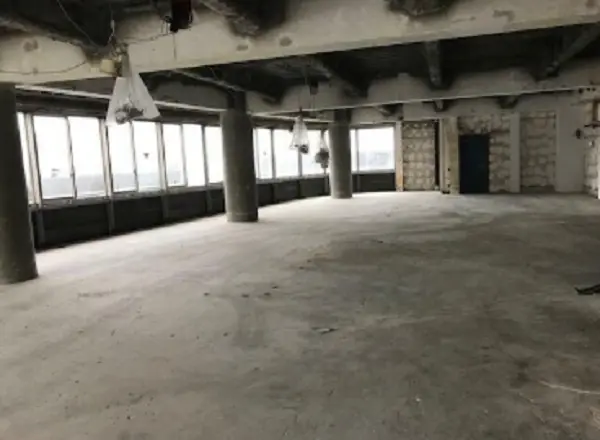 松戸のスケルトン店舗物件の内装