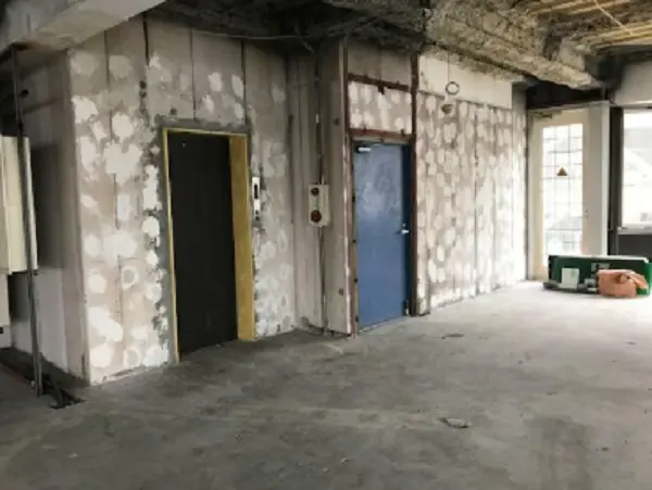 松戸のスケルトン店舗物件の内装