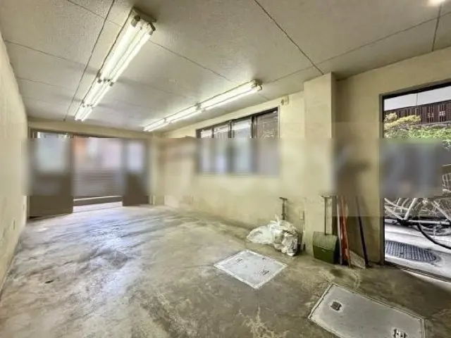 雑司が谷のスケルトン店舗物件の内装