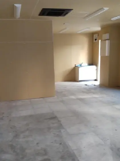 貸店舗(スケルトン)の内装