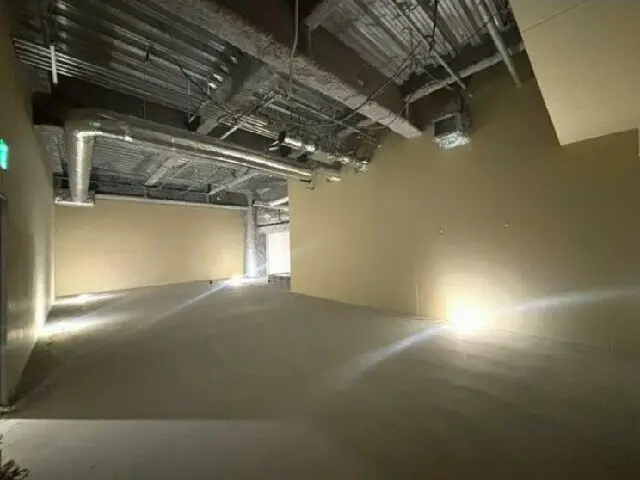 貸店舗(スケルトン)の内装