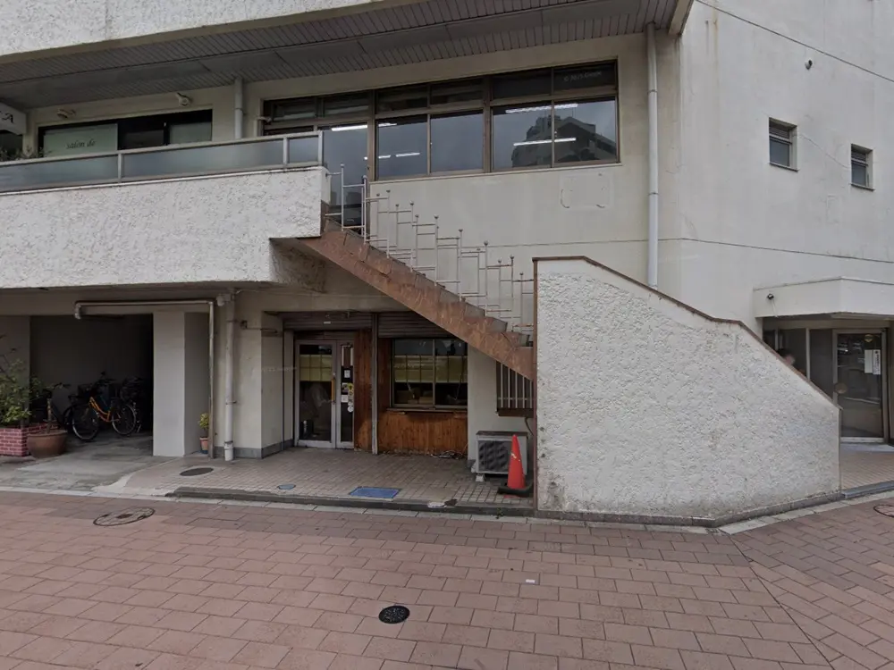 大森のスケルトン店舗物件のエントランス