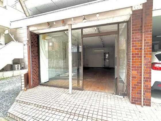 用賀のスケルトン店舗物件の外観