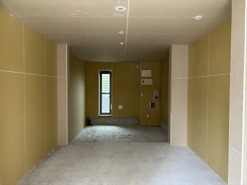 白山のスケルトン物件の内装