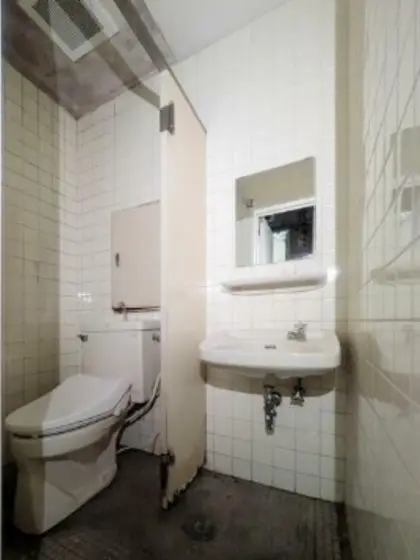 新高円寺のスケルトン物件のトイレ