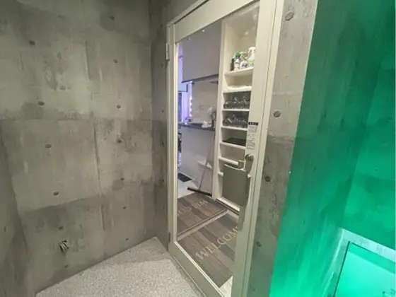 四谷三丁目の居抜き店舗のエントランス