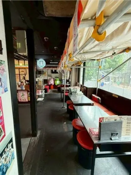 居酒屋の居抜き物件の内装