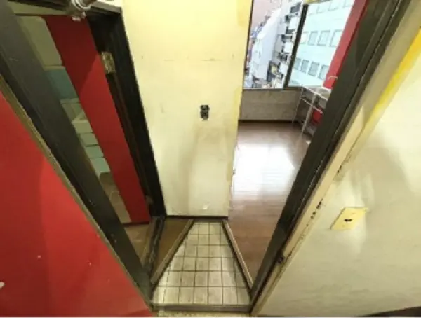 貸店舗(事務所仕様)の入口