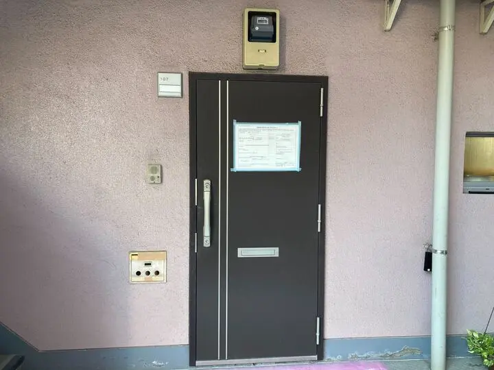 方南町のスケルトン店舗物件の入口