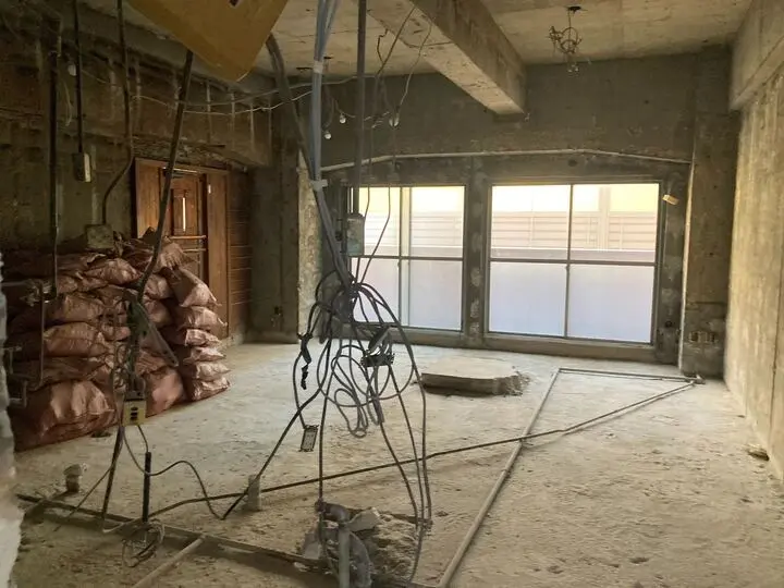 方南町のスケルトン店舗物件の内装