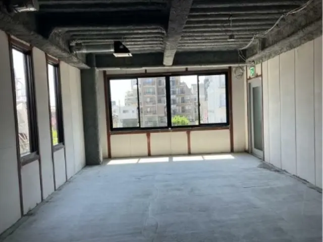 一之江のスケルトン物件の内装