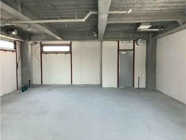 一之江のスケルトン店舗物件の内装