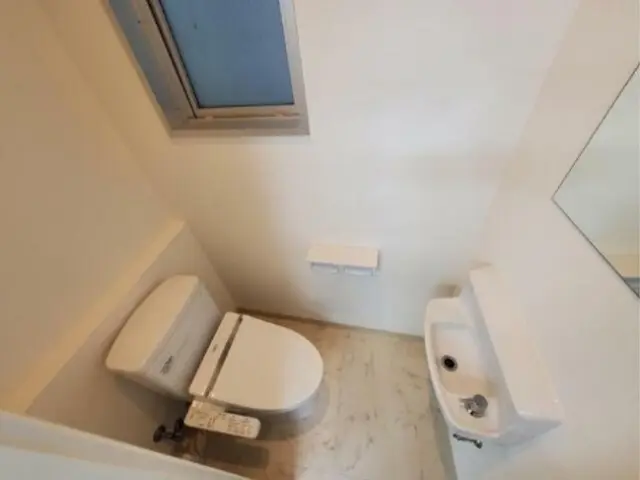 柏の事務所仕様物件のトイレ