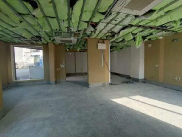 柿生のスケルトン物件の内装